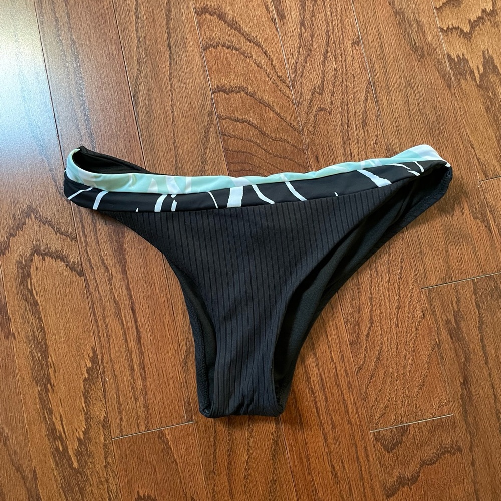 NWOT Victoria’s Secret bathing suit bottom